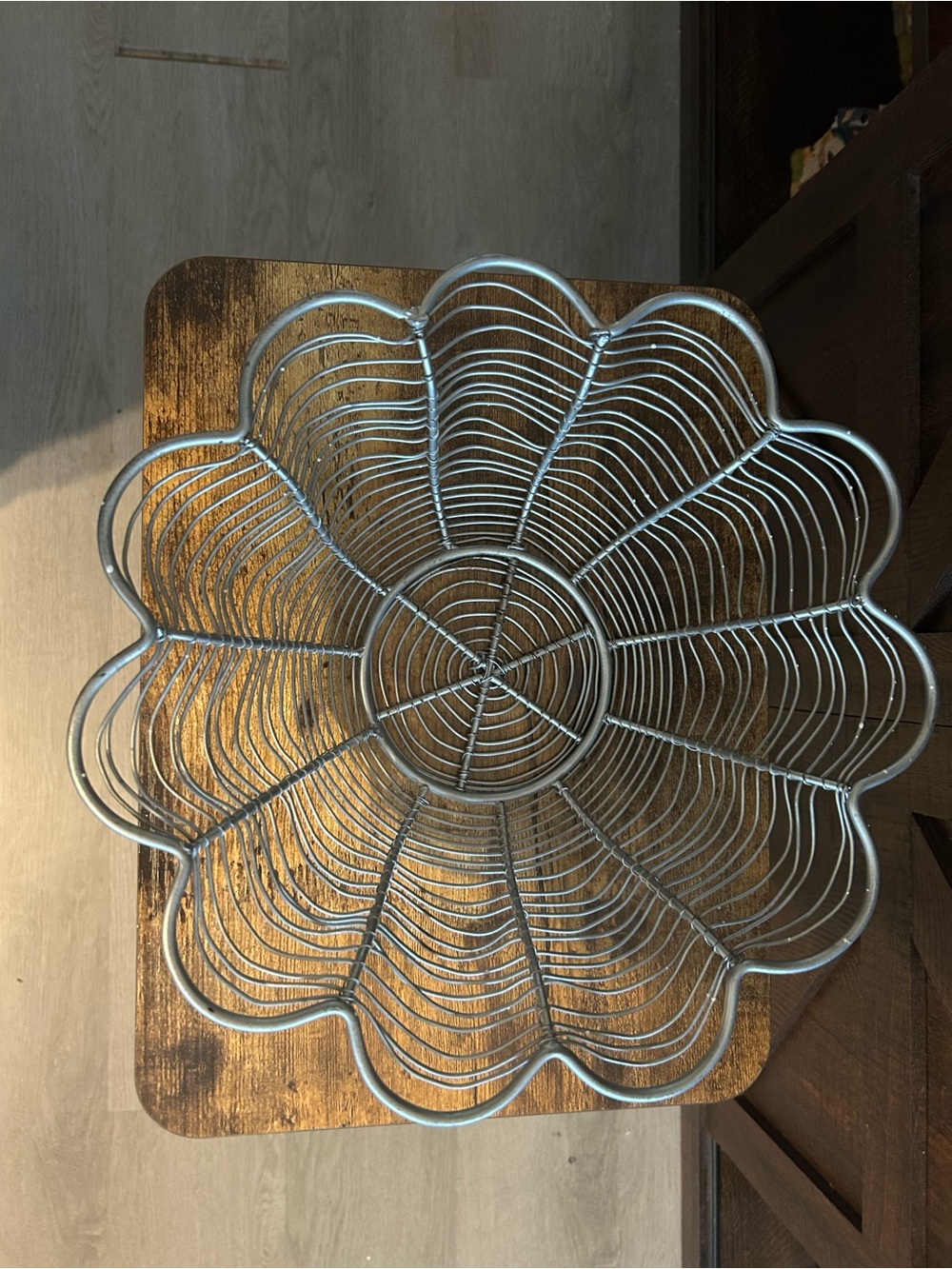 Flower shaped/scalloped decorative wire basket